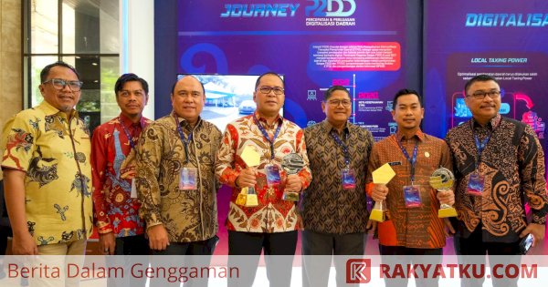 Kota Makassar Terima Penghargaan TP2DD 2023 Kota Terbaik dan Program Unggulan P2DD Terbaik