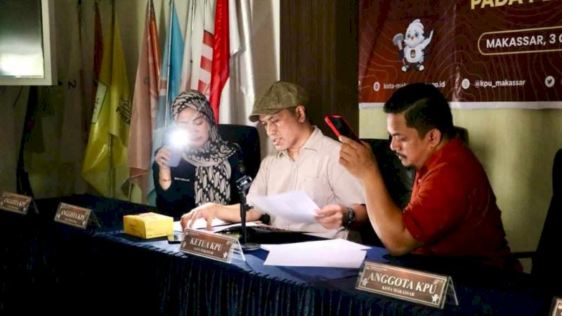 KPU Makassar Lakukan Pencermatan DCT Saat Mati Lampu 