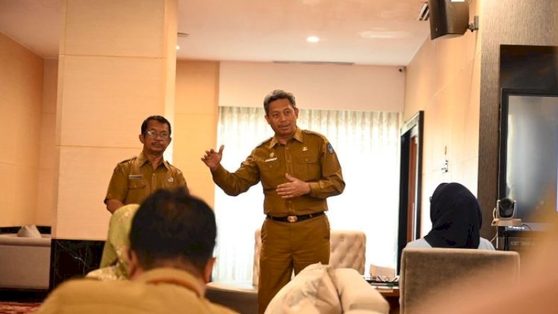 Tim Pengendalian Inflasi Daerah (TPID) Sulsel mengikuti rapat koordinasi (rakor) pengendalian inflasi pekanan secara virtual dari Baruga Lounge Kantor Gubernur Sulsel, Selasa (3/10/2023). (Foto: Pemprov Sulsel)