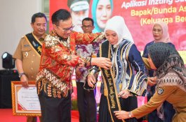 Pj Gubernur Sulsel dan Ketua PKK Dikukuhkan Jadi Bapak dan Bunda Asuh Anak Stunting