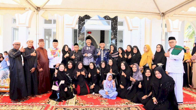 Peresmian Masjid Musjidin di Desa Wewangrewu, Kecamatan Tanasitolo, Kabupaten Wajo, Sulawesi Selatan, Jumat (6/10/2023).