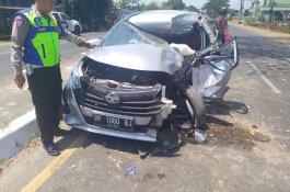 Hendak Berobat ke Makassar Satu Keluarga dari Barru Alami Kecelakaan di Pangkep