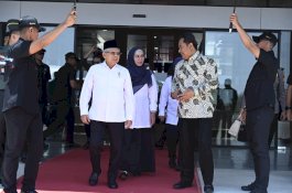 Batal Kunjungan ke Wamena, Pj Gubernur Bahtiar Dampingi KH Ma'ruf Amin Selama Transit di Makassar