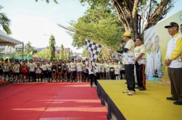 Taufan Pawe Lepas Peserta  Habibie Fun Run