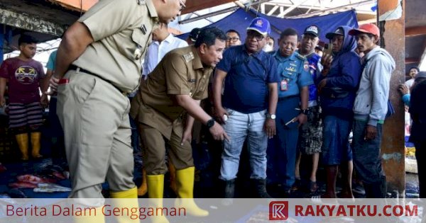 Pj Gubernur Sulsel Tinjau TPI Poetere Makassar, Harga Ikan Stabil