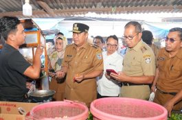 Pj Gubernur Sulsel Pantau Harga Sembako di Pasar Daya, Pastikan Inflasi Stabil