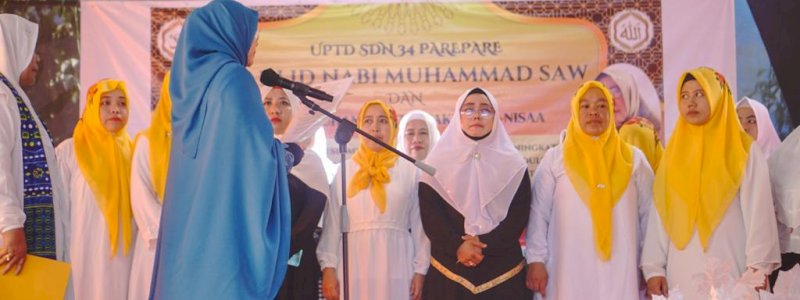 Erna Taufan Bawa Hikmah Maulid dan Kukuhkan Majelis Taklim di SDN 34 Parepare 