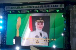 Peduli Lembaga Penyiaran Lokal, Bupati Luwu Utara Terima KPID Awards 2023