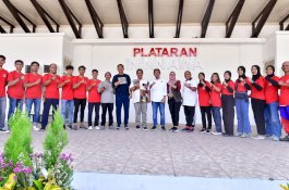 Pj Gubernur Bahtiar Lepas Atlet Panjat Tebing Sulsel Menuju Pra PON Semarang