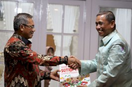 Pelepasan Kajari Wajo, Amran Mahmud Apresiasi Dedikasi dan Kebersamaan Ramdoni