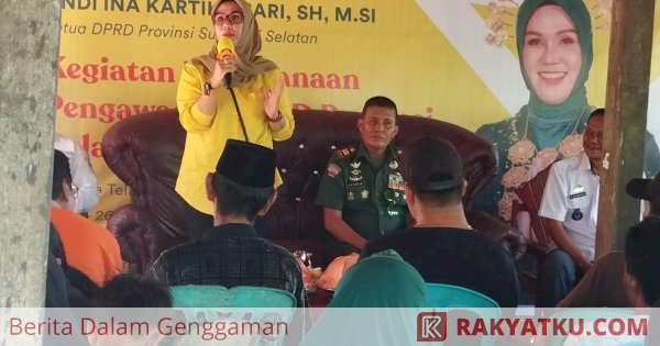 Ina Kartika Bawa Bantuan Hand Traktor untuk Petani di Barru