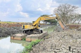 Kanal Radi A. Gani dan Sungai Kading Wajo Dikeruk