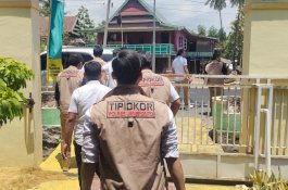 Polres Geledah Kantor Desa di Jeneponto