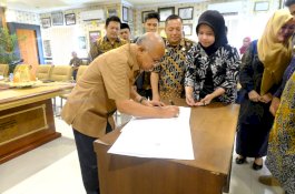 Pemkab Jeneponto dan KPU Serta Bawaslu Teken Perjanjian Hibah Pemilu dan Pilkada 2024