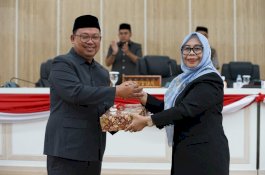Pj Wali Kota Palopo Serahkan Ranperda APBD Perubahan ke Ketua DPRD