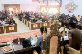 DPRD Wajo Tenerima Ratusan Warga Desa Parigi, Terkait Dugaan Kecurangan Pemilihan Kepala Desa
