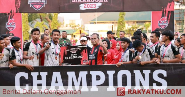 Danny Pomanto Serahkan Rp50 Juta dan Piala Kepada Juara Wali Kota Cup ke-VI