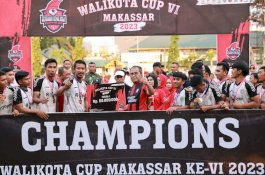 Danny Pomanto Serahkan Rp50 Juta dan Piala Kepada Juara Wali Kota Cup ke-VI
