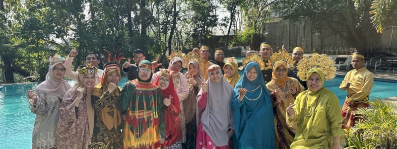 HUT ke-416 Kota Makassar, Warga Sekolah Islam Athirah Kompak Kenakan Baju Adat