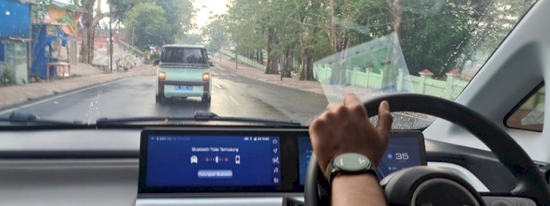 Wuling Ajak Wartawan Buktikan Keunggulan Mobil Listrik di Ketinggian Malino. Total Konsumsi Baterai 47% Setara Rp21 Ribu