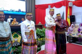 Bupati Gowa Beri Penghargaan ke Instansi Hingga Bonus ke Atlet