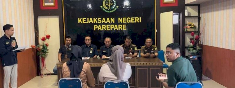 PPNS Kanwil DJP Sulselbartra Bersama Korwas Polda Serahkan DPO Penggelapan Pajak ke Kejati Sulsel 