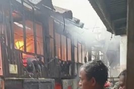 Lupa Matikan Kompor Saat Masak Telur, Dua Rumah di Wajo Ludes Terbakar