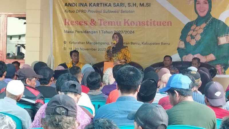 Reses dan temu konstituen Ketua DPRD Sulsel, Andi Ina Kartika Sari, masa sidang I 2023/2024 di Garongkong, Kecamatan Barru, Kabupaten Barru, Jumat (17/11/2023) sore.