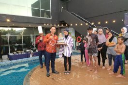Mercure Nexa Pettarani Makassar Ajak Anak Panti Berkunjung ke Hotel