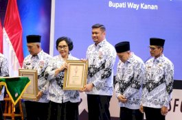 Adnan Purichta Ichsan Raih Penghargaan Dwija Praja Nugraha