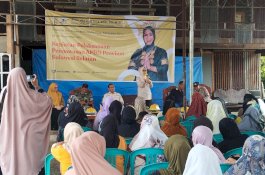 Ketua DPRD Sulsel Kembali Salurkan Bantuan Handtraktor untuk Petani di Barru