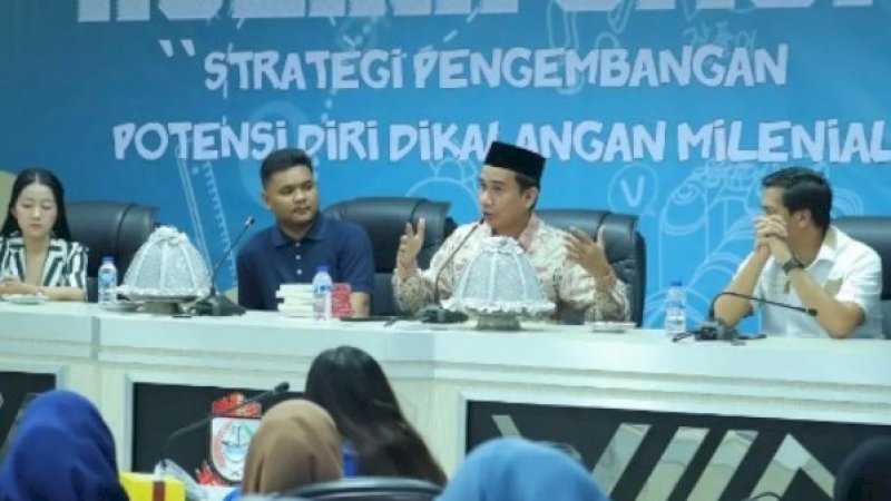 Pimpinan DPRD Makassar Memotivasi Puluhan Mahasiswa untuk Kembangkan Potensi