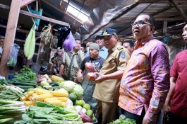 Sidak Pasar Jelang Nataru, Pj Gubernur Sulsel: Harga Cabai Stabil, Stabil Naiknya