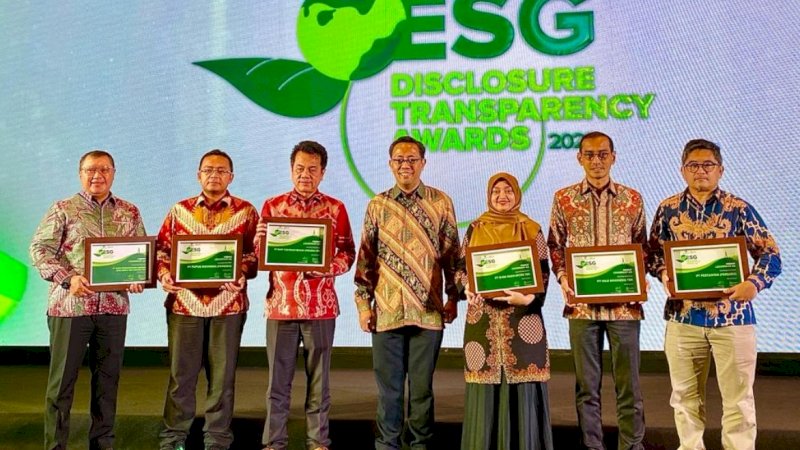 Seremoni penyerahan penghargaan ESG Transparency and Disclosure Awards oleh InvestorTrust dan Bumi Global Karbon (BGK) Foundation di Thamrin Nine, Jakarta, Rabu (30/11/2023). (Foto: PT Vale Indonesia)