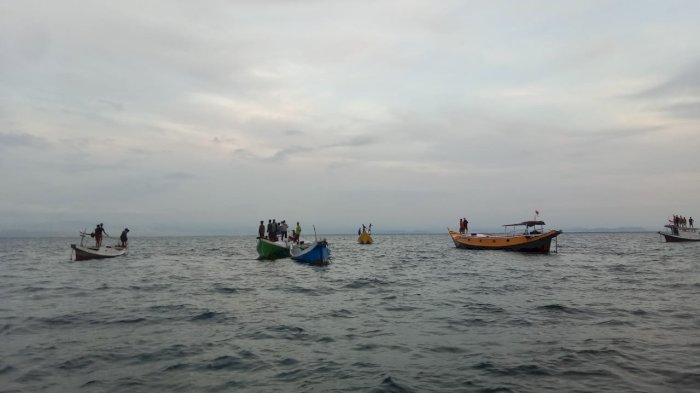 Tangis Irwan Pecah, Istri dan 2 Anaknya Korban Kapal Tenggelam di Perairan...