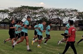 Berpeluang Debut Lawan PSM, Radja Nainggolan Latihan Bersama Bhayangkara di Bosowa Sport Center