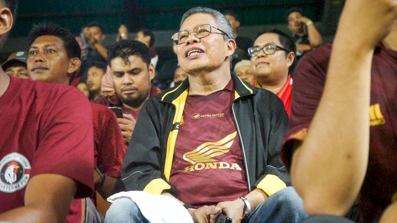 Taufan Pawe (TP) ikut menyaksikan laga kandang terakhir PSM Makassar di Stadion Gelora B.J. Habibie (GBH), Kota Parepare, Sabtu (9/12/2023).