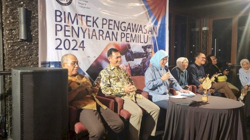 Komisi Penyiaran Indonesia (KPI) RI menggelar Bimbingan Teknis (Bimtek) Pengawasan Penyiaran Pemilu 2024 di Hotel Melia, Makassar, Jumat (8/12)