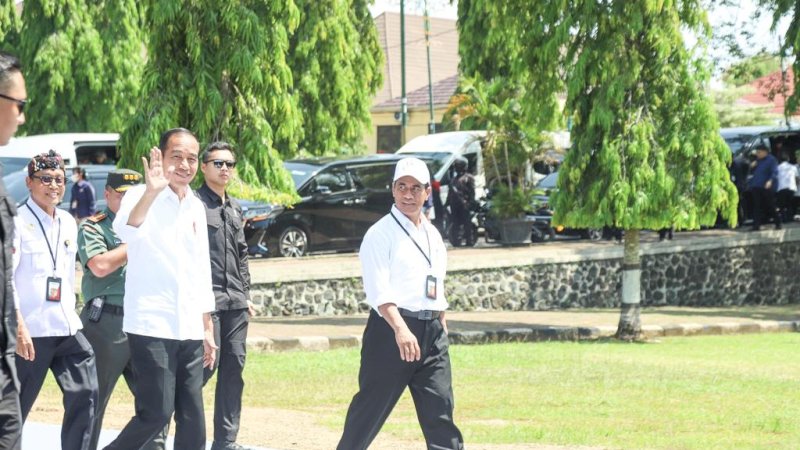 Didampingi Mentan Amran, Presiden Jokowi Sapa Puluhan Ribu Petani, Penyuluh & Babinsa Se - Jawa Tengah