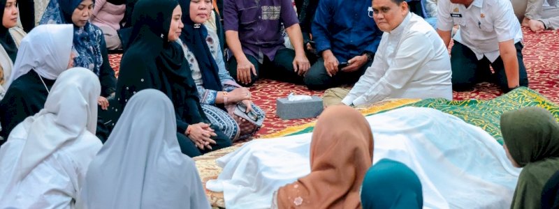 Jenazah Hasnah Syam Disambut Ribuan Warga Saat Tiba di Barru