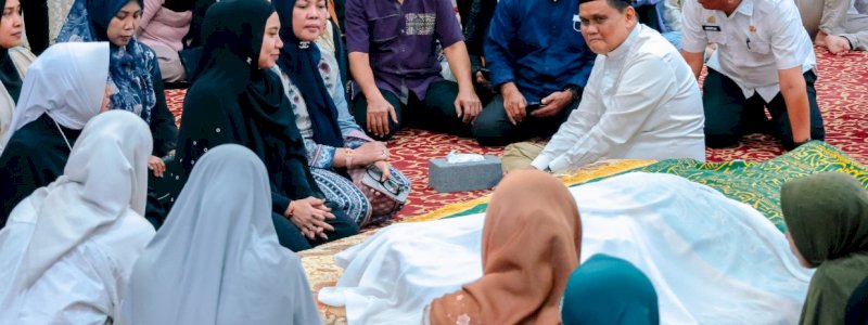 Ribuan Warga dan Tokoh Sambut Jenazah Hasnah Syam di Rumah Duka