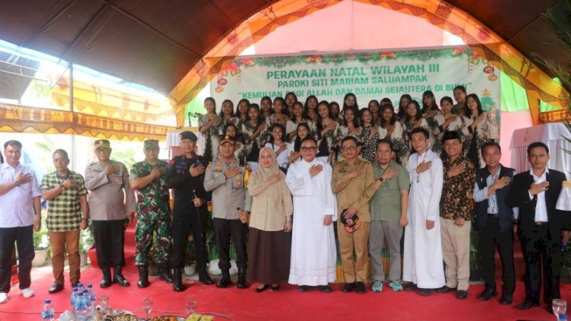 Bupati Luwu Utara, Indah Putri Indriani, bersama jajaran dan Forkopimda memantau langsung perayaan Natal di beberapa gereja di Luwu Utara, Sulsel, Senin (25/12/2023). (Foto: Pemkab Luwu Utara)