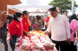Pj Gubernur Sulsel Kunjungi Pasar Cekkeng Bulukumba, Stok dan Harga Pangan Stabil