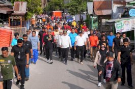 Pj Gubernur Sulsel - Bupati Bulukumba Jalan Santai Bersama Warga Sambil Bahas Sinergi Program