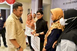 Pj Gubernur Sulsel Serahkan Armada Damkar ke Luwu Utara untuk Tingkatkan Kesiapsiagaan