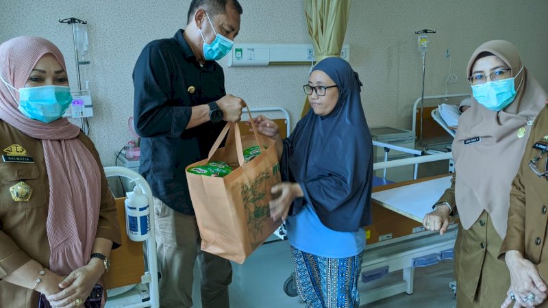 Kunjungi Pasien Gizi Buruk di RS Ainun, Pj Walikota Parepare Minta Beri Perhatian Khusus