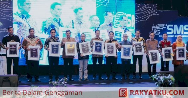 Bupati Lutra Raih Penghargaan Kepala Daerah Peduli Media Anugerah SMSI Awards