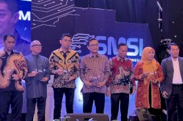 Peduli Media, Pj Wali Kota Parepare Dianugerahi Penghargaan SMSI Awards