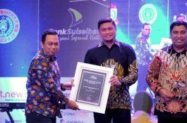 Adnan Purichta Ichsan Raih SMSI Sulsel Award 2023
