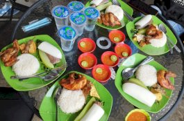 De' Tempong Hasanuddin Tawarkan Menu Sehat Tinggi Gizi dan Vitamin